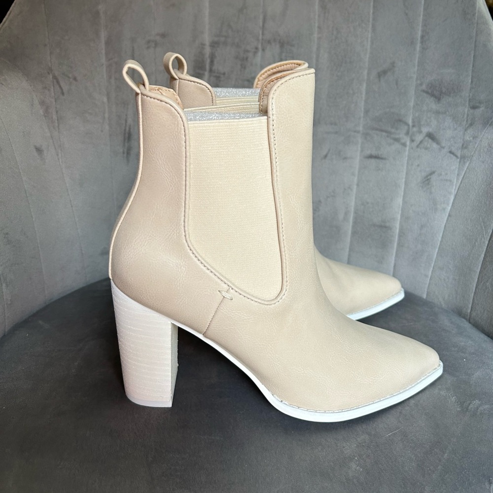 Oasis Society Beige Chelsea Heel Boots - size 7